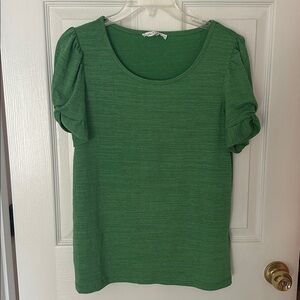 ☘️Beautiful green short sleeve top ☘️